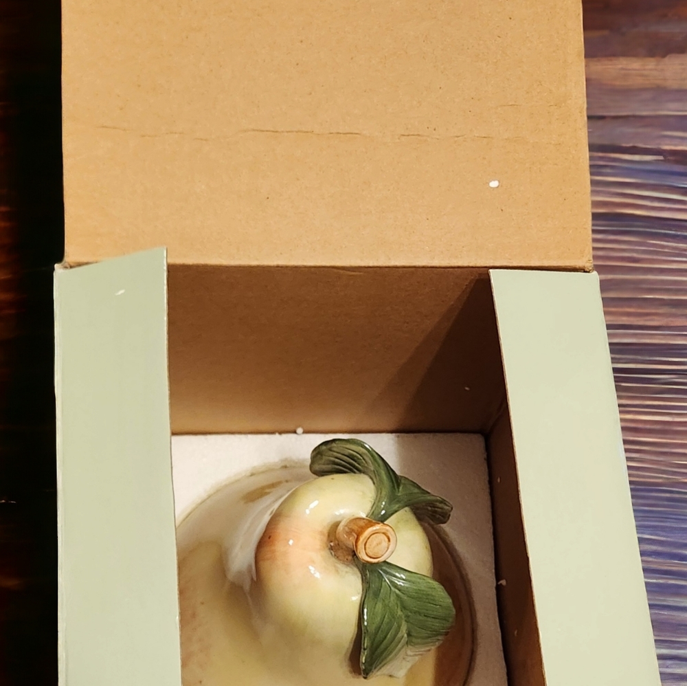 Fitz and Floyd SOMMER HILL 9" PEAR FIGURINE w/ Original Box - Picture 7 of 8